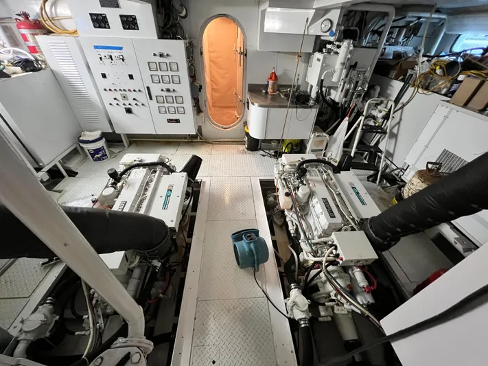 Ain't No Big Thing Yacht Photos Pics 