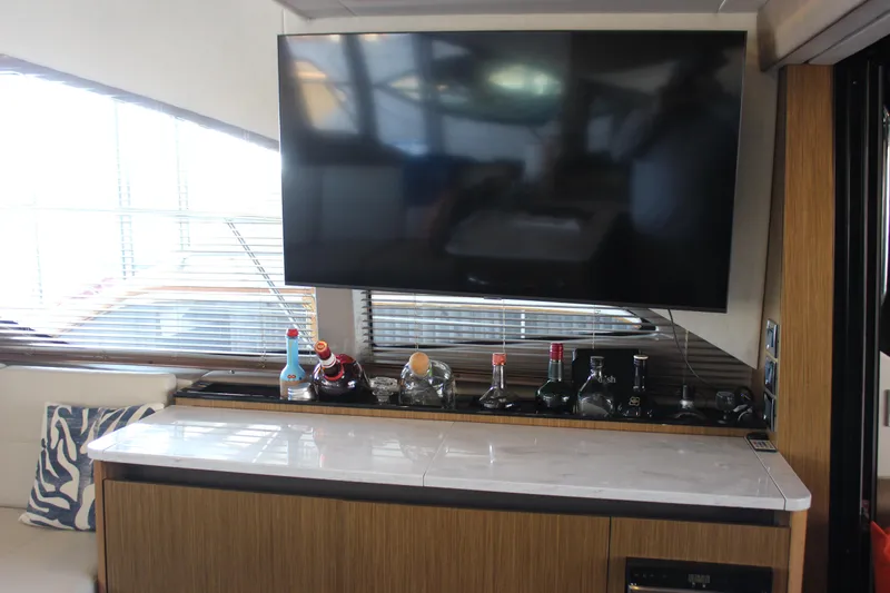  Yacht Photos Pics Interior of 2017 Sea Ray Fly 460 yacht with TV and bar area.
