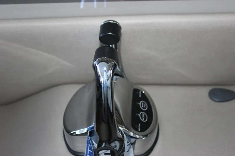  Yacht Photos Pics Chrome throttle control on 2017 Sea Ray Fly 460 yacht.