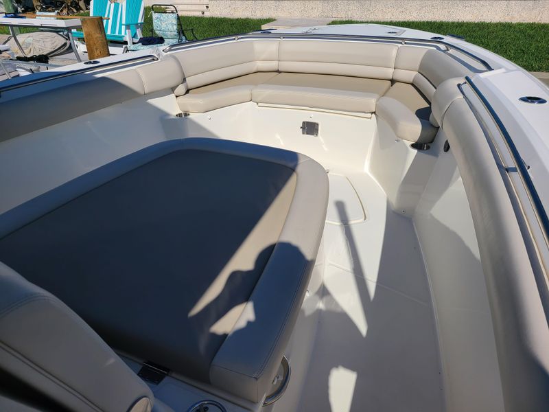 2022 Boston Whaler 330 Outrage