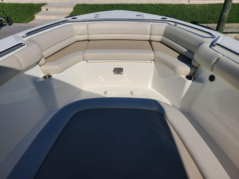 2022 Boston Whaler 330 Outrage