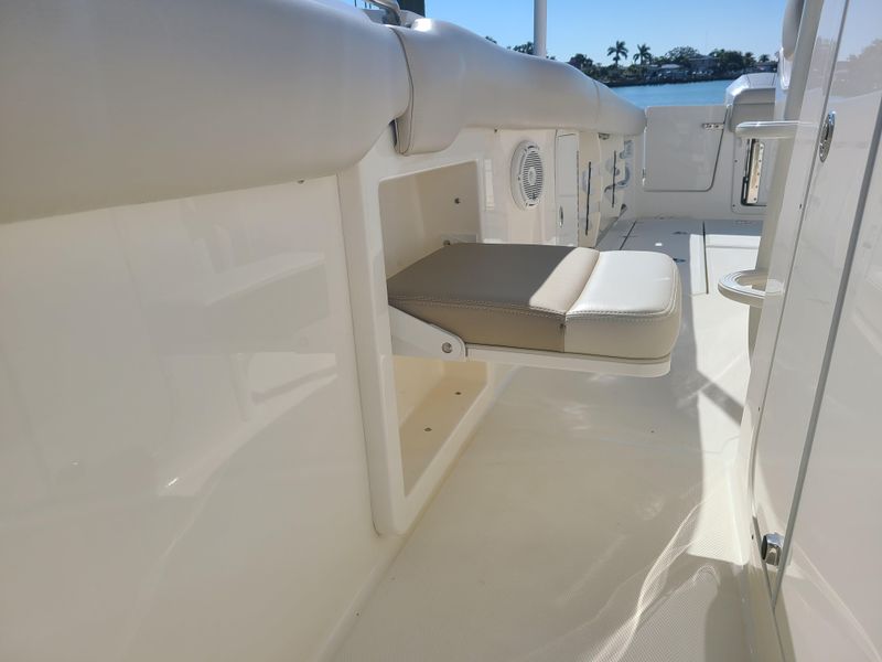 2022 Boston Whaler 330 Outrage