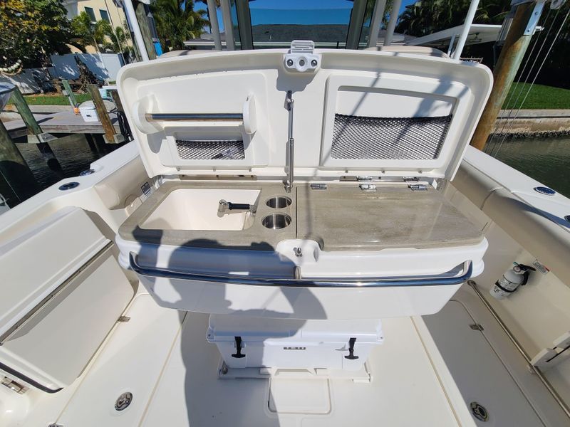 2022 Boston Whaler 330 Outrage