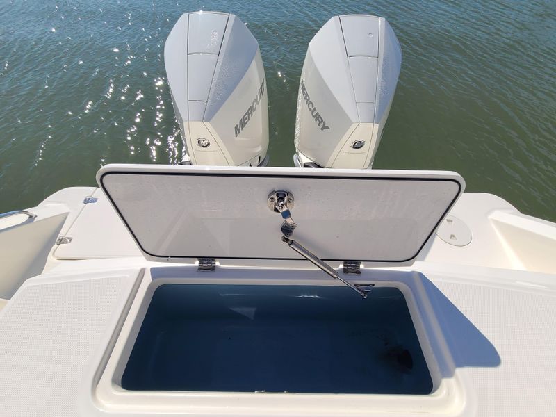 2022 Boston Whaler 330 Outrage