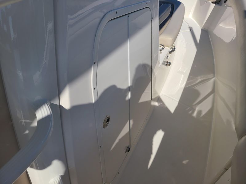 2022 Boston Whaler 330 Outrage