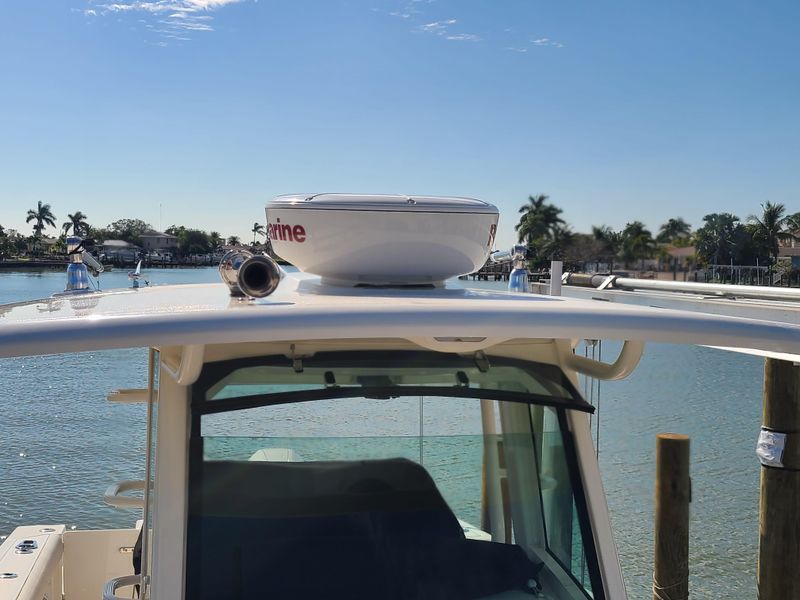 2022 Boston Whaler 330 Outrage