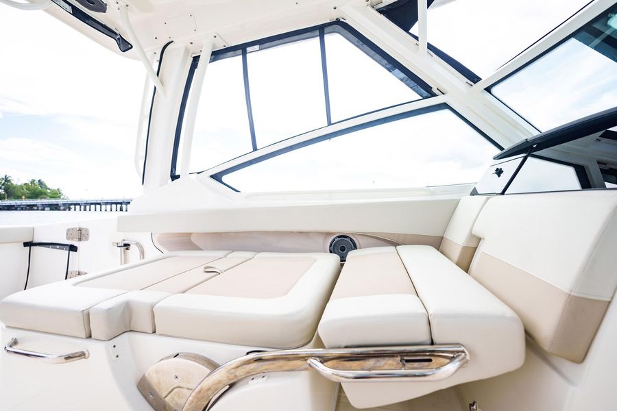 2023 Boston Whaler 280 Vantage