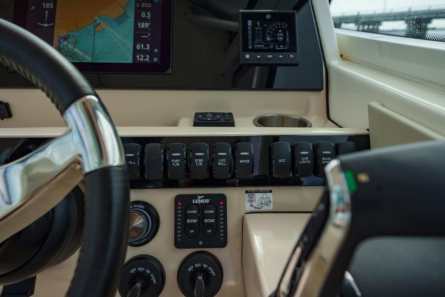 2023 Boston Whaler 280 Vantage