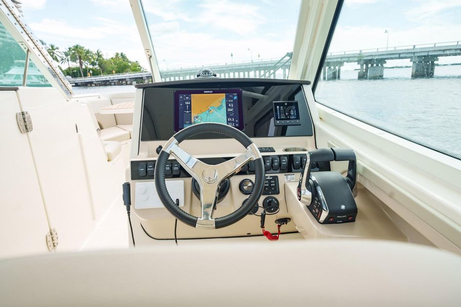 2023 Boston Whaler 280 Vantage