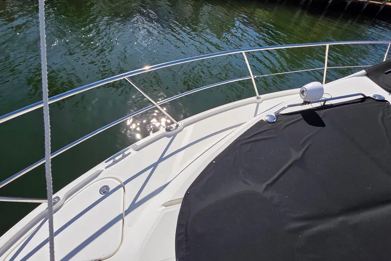  Yacht Photos Pics 2016 Sea Ray Sundancer 400 yacht deck with railing, reflecting sunlight on water.