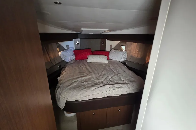  Yacht Photos Pics Interior cabin of 2016 Sea Ray Sundancer 400 with cozy bed and pillows.