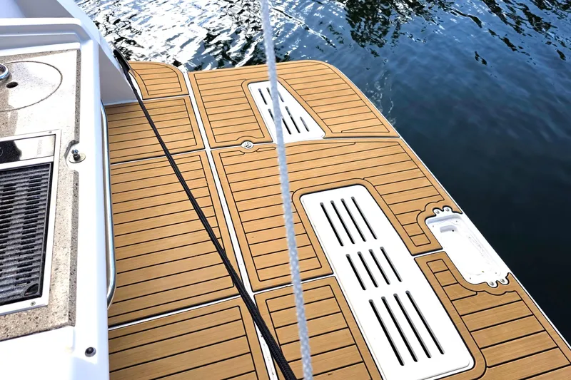  Yacht Photos Pics 2016 Sea Ray Sundancer 400 swim platform with teak decking, adjacent to calm water.