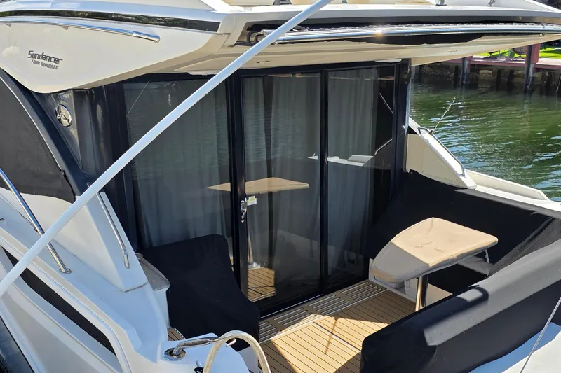  Yacht Photos Pics 2016 Sea Ray Sundancer 400 yacht with sleek design and spacious deck area.