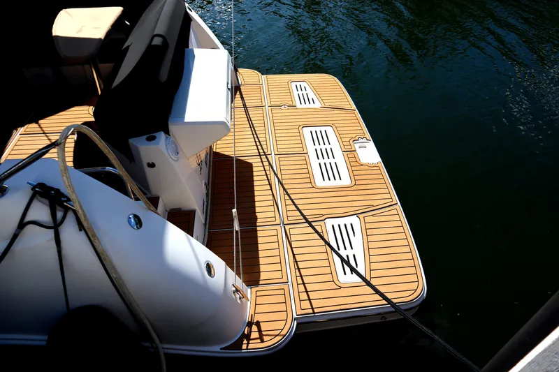  Yacht Photos Pics 2016 Sea Ray Sundancer 400 swim platform on calm water.