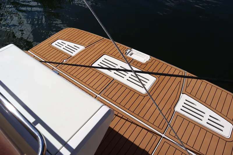  Yacht Photos Pics 2016 Sea Ray Sundancer 400 swim platform with teak decking and mooring lines.