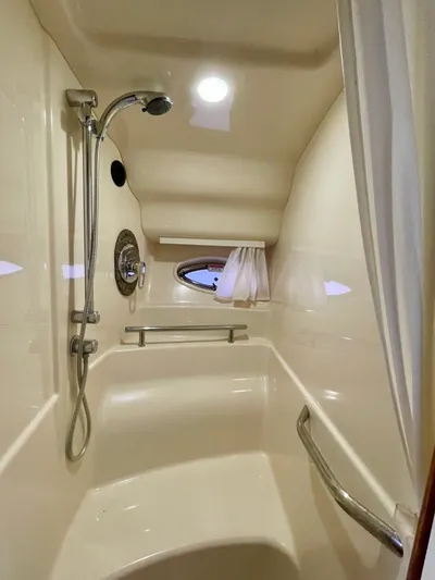 Deja Blue Yacht Photos Pics Shower area in 2005 Sea Ray 390 Sundancer yacht, featuring modern fixtures and a porthole window.