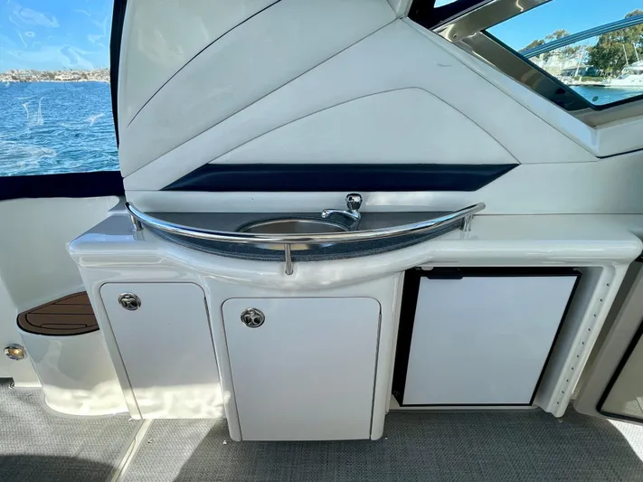 Deja Blue Yacht Photos Pics 