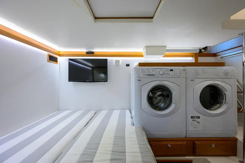 Vienna Yacht Photos Pics 