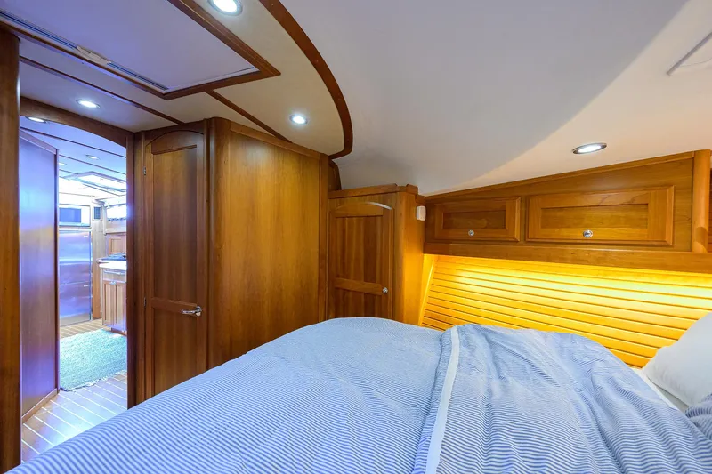 Vienna Yacht Photos Pics 2018 Sabre 48 Salon Express cabin with wooden interior and cozy bedding.