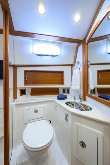 Vienna Yacht Photos Pics Luxurious bathroom in 2018 Sabre 48 Salon Express yacht with modern fixtures.