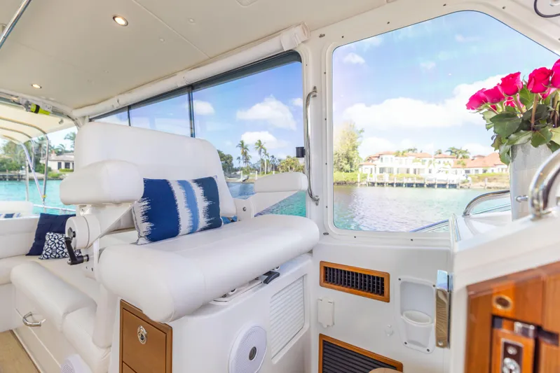 Covert III Yacht Photos Pics MJM 53 Covert III - Exterior Helm