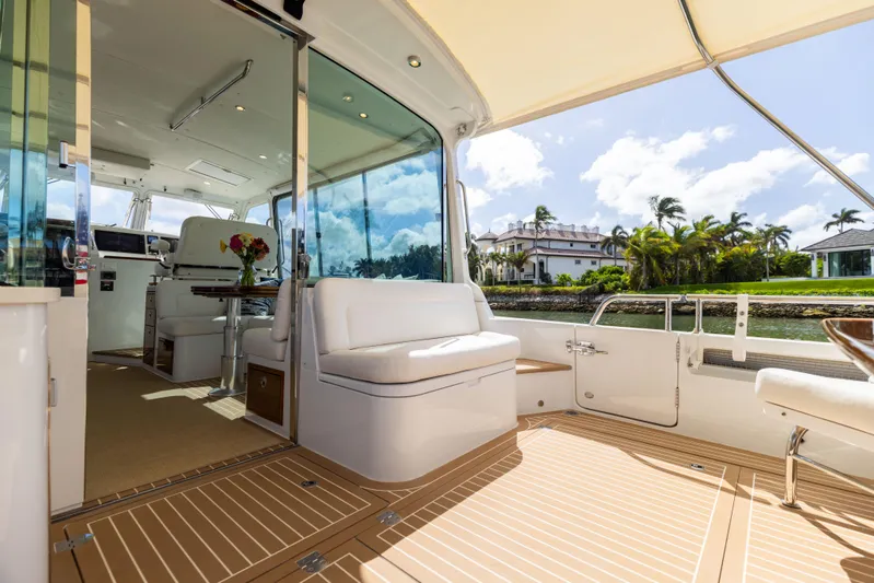 Covert III Yacht Photos Pics MJM 53 Covert III - Exterior Aft Deck