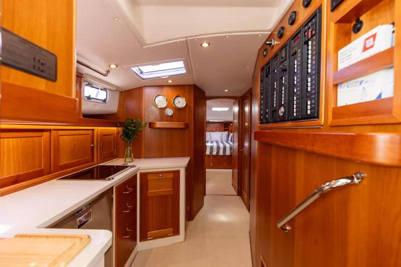 Covert III Yacht Photos Pics MJM 53 Covert III - Interior Cabin