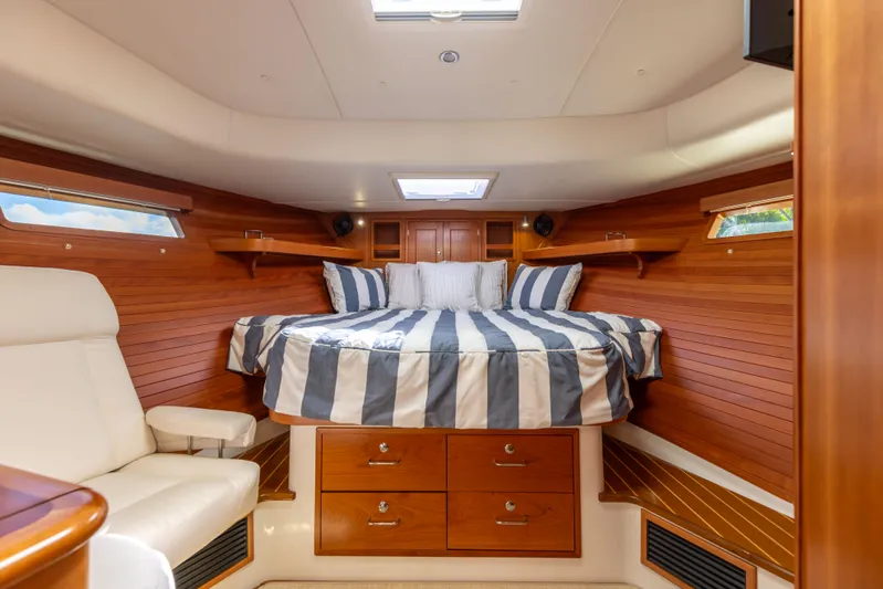 Covert III Yacht Photos Pics MJM 53 Covert III - Interior Cabin