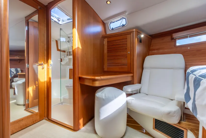 Covert III Yacht Photos Pics MJM 53 Covert III - Interior Cabin