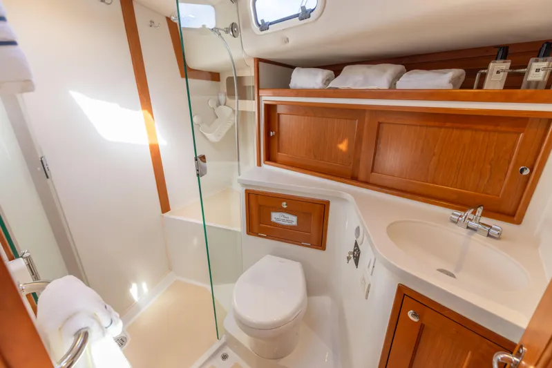 Covert III Yacht Photos Pics MJM 53 Covert III - Interior Cabin