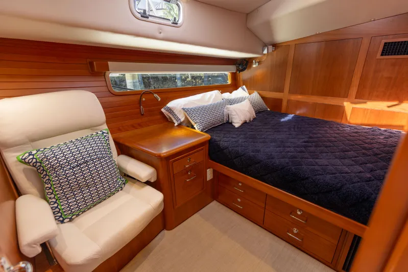 Covert III Yacht Photos Pics MJM 53 Covert III - Interior Cabin