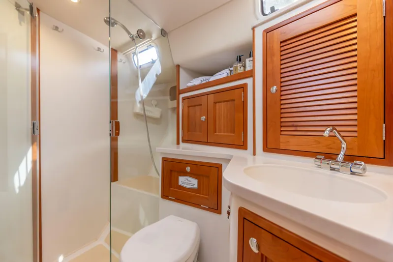 Covert III Yacht Photos Pics MJM 53 Covert III - Interior Cabin