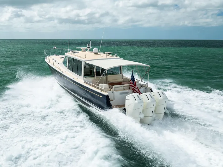 Covert III Yacht Photos Pics MJM 53 Covert III - Exterior Profile