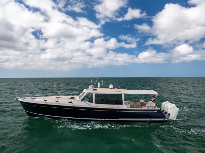 Covert III Yacht Photos Pics MJM 53 Covert III - Exterior Profile