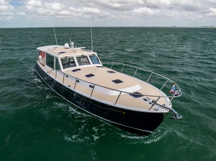 Covert III Yacht Photos Pics MJM 53 Covert III - Exterior Profile