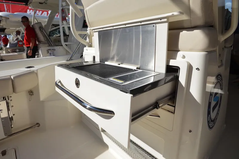  Yacht Photos Pics 2022-Boston-Whaler-325-Conquest-MarineMax-Ocean-View