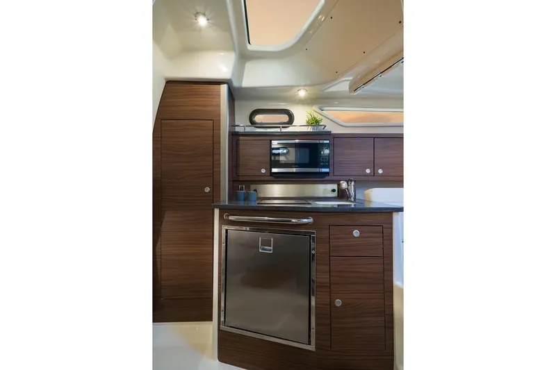  Yacht Photos Pics 2022-Boston-Whaler-325-Conquest-MarineMax-Ocean-View