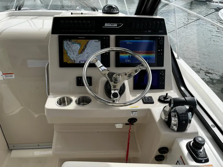  Yacht Photos Pics 2022-Boston-Whaler-325-Conquest-MarineMax-Ocean-View