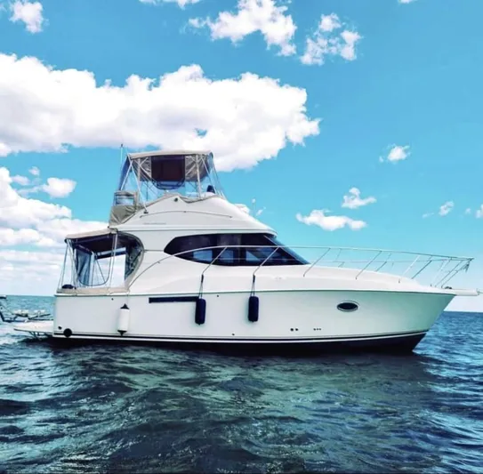  Yacht Photos Pics 2008 Silverton 33 Convertible yacht on open water under a clear blue sky.