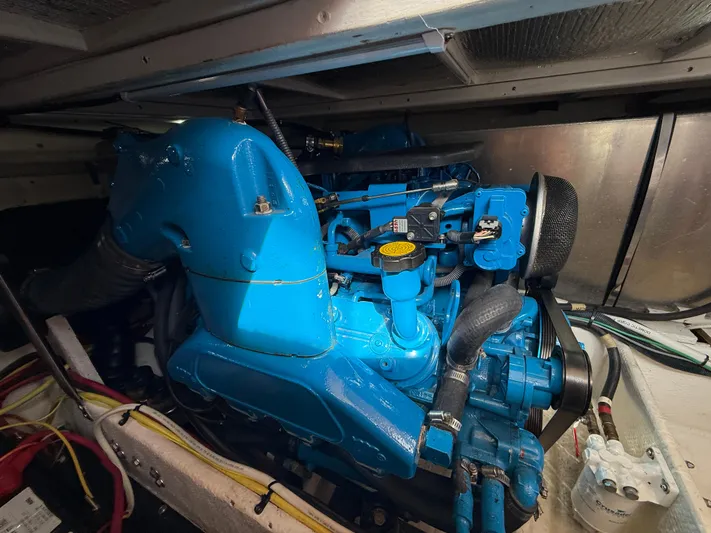  Yacht Photos Pics Engine compartment of a 2008 Silverton 33 Convertible boat, featuring a blue engine.