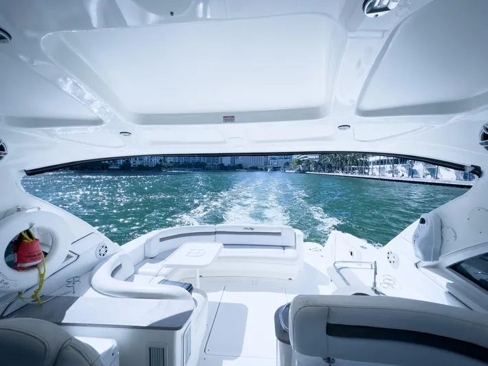 2007 Sea Ray 480 Sundancer Yacht Photos Pics 