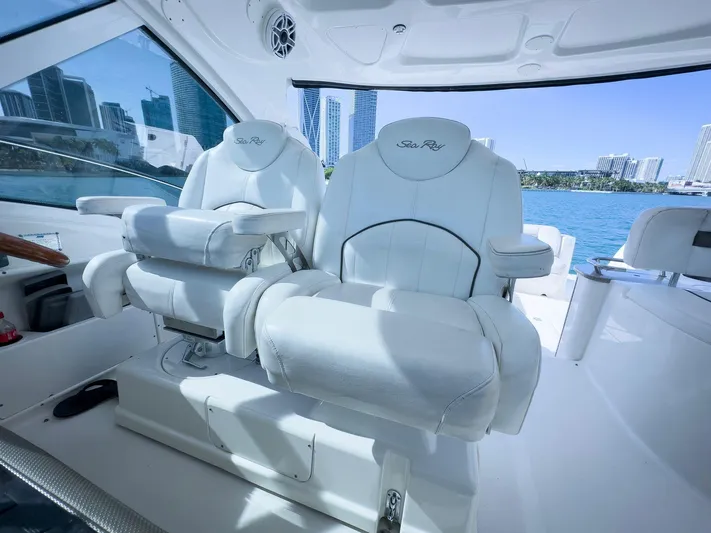 2007 Sea Ray 480 Sundancer Yacht Photos Pics 