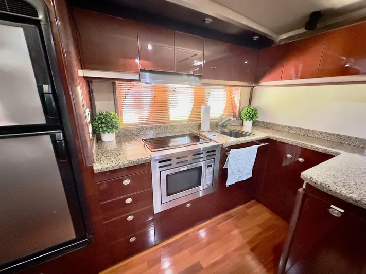 2007 Sea Ray 480 Sundancer Yacht Photos Pics 