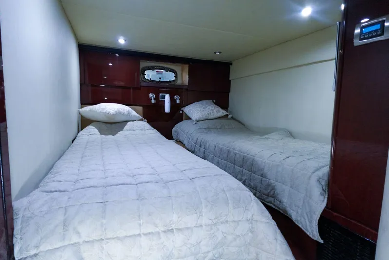 2007 Sea Ray 480 Sundancer Yacht Photos Pics 