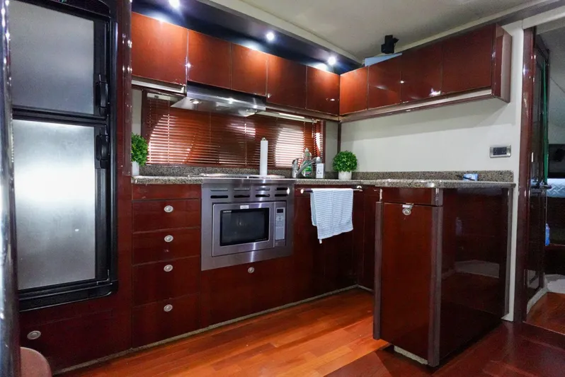 2007 Sea Ray 480 Sundancer Yacht Photos Pics 