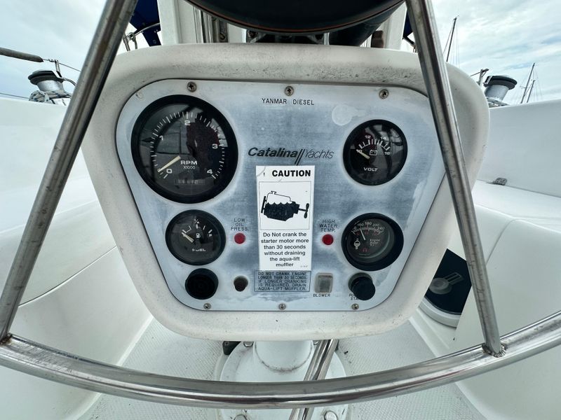 1999 Catalina 320