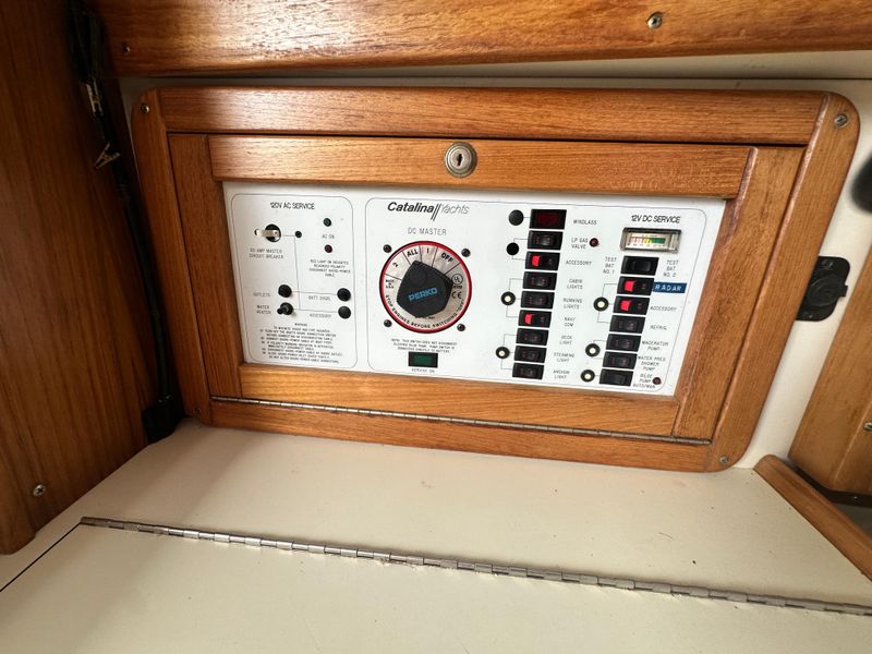 1999 Catalina 320