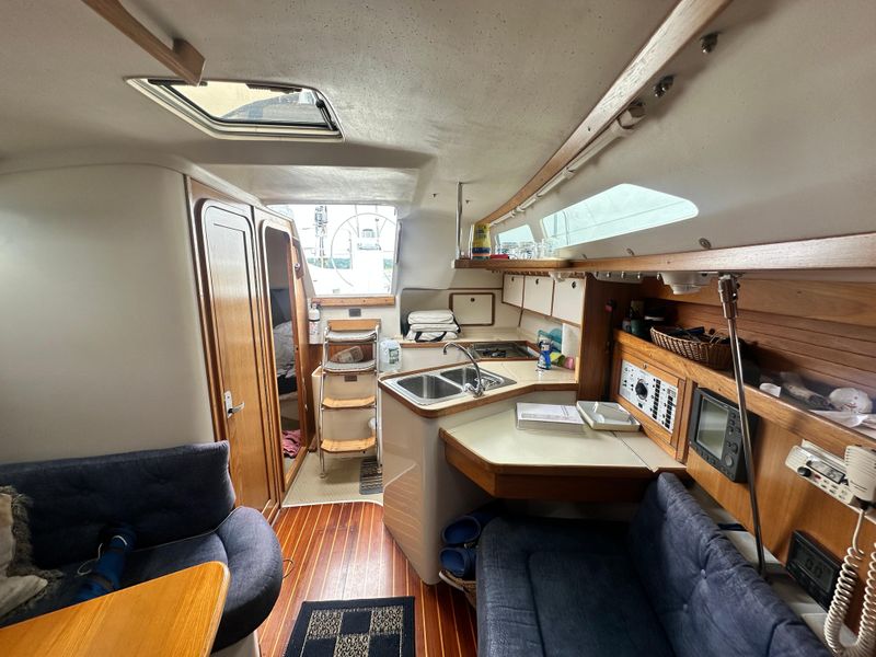 1999 Catalina 320