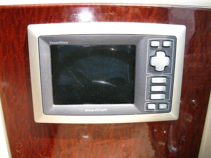  Yacht Photos Pics SmartCraft VesselView display on 2011 Sea Ray 350 Sundancer boat dashboard.