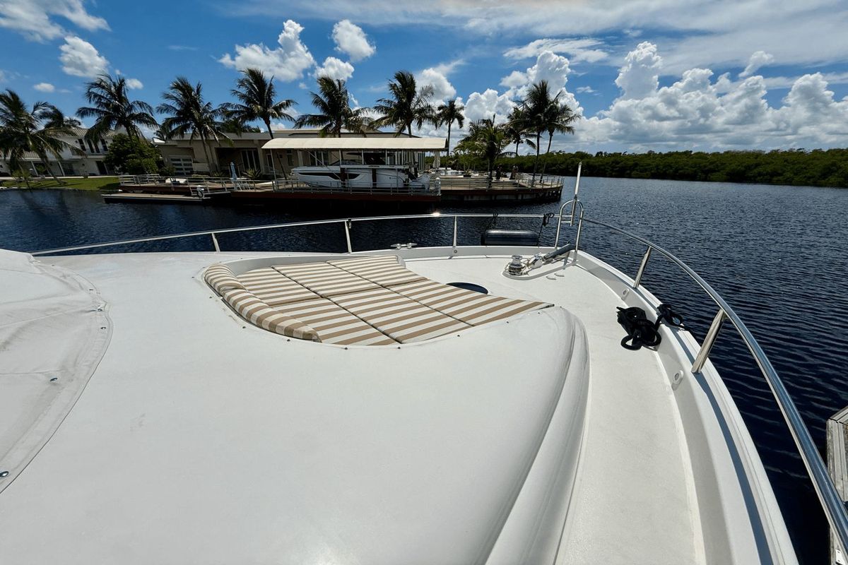 2005 Lazzara 68 